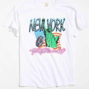 Urban Outfitters New York City Doesn't Sleep Tee NWT Size XL